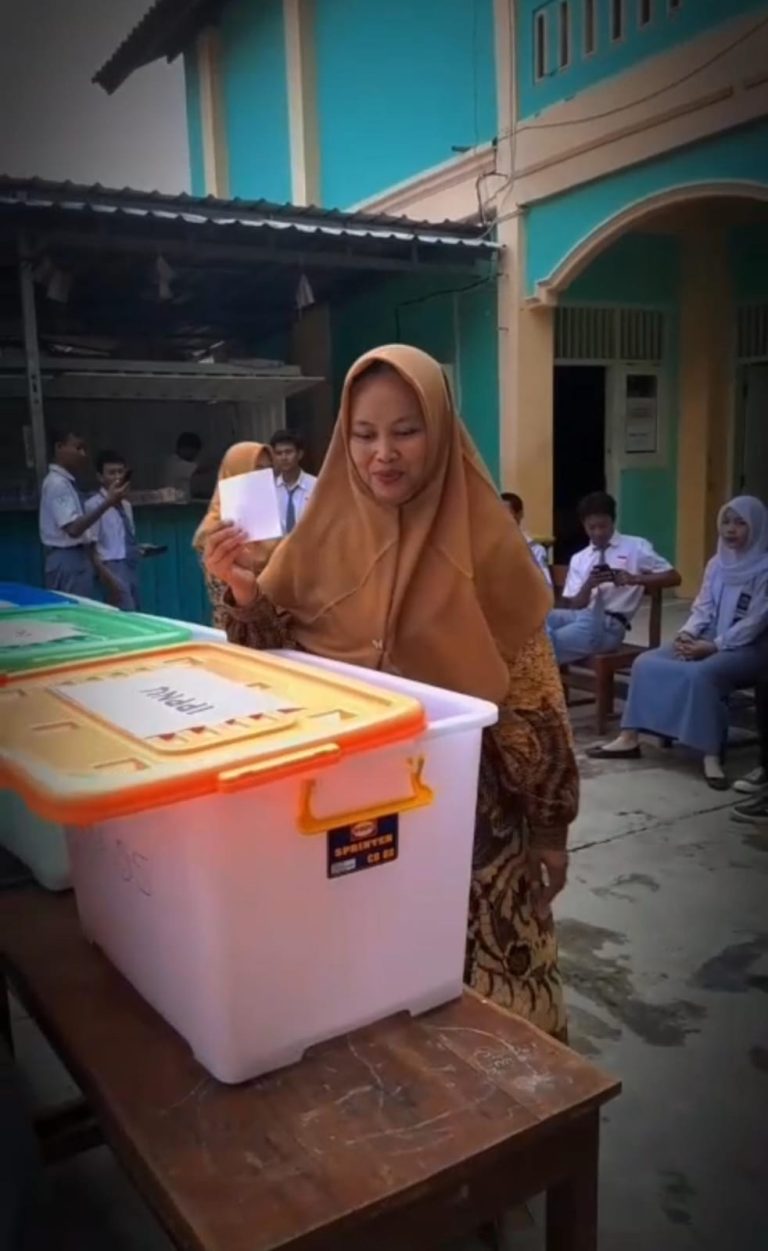 WhatsApp Image 2025-10-23 at 23.38.40